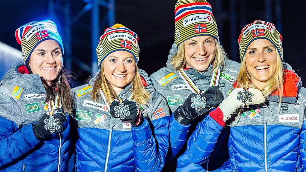 Heidi Weng, Ingvild Flugstad Östberg, Astrid Uhrenholdt Jacobsen sekä Therese Johaug voittivat Seefeldin MM-kisoissa 2019 viestihopeaa.