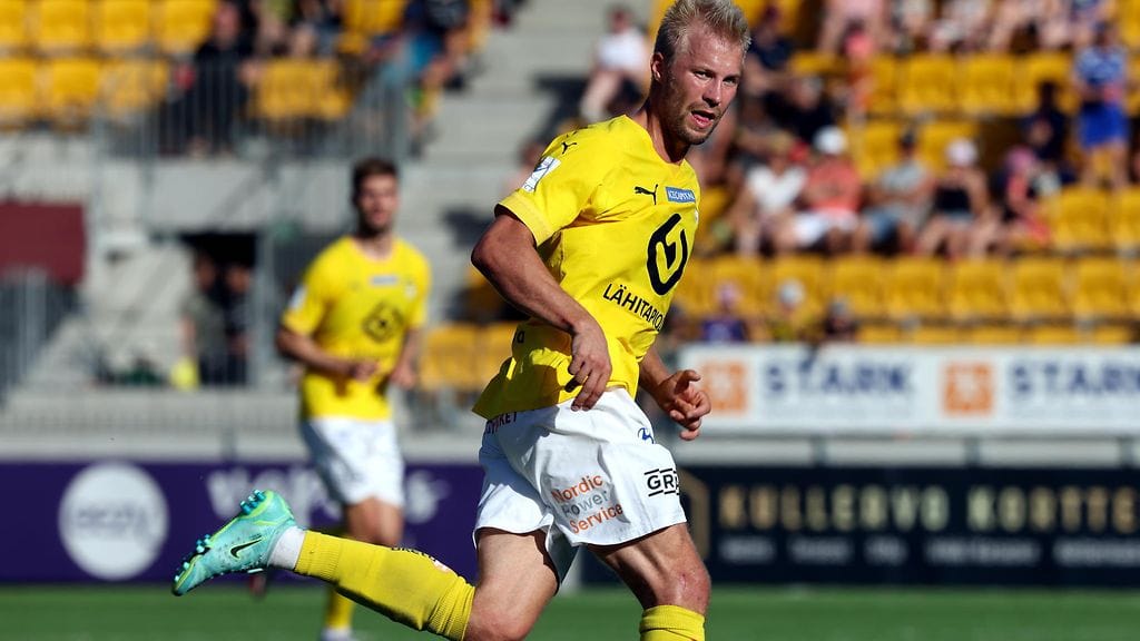 Joona Veteli osui Interiä vastaan.