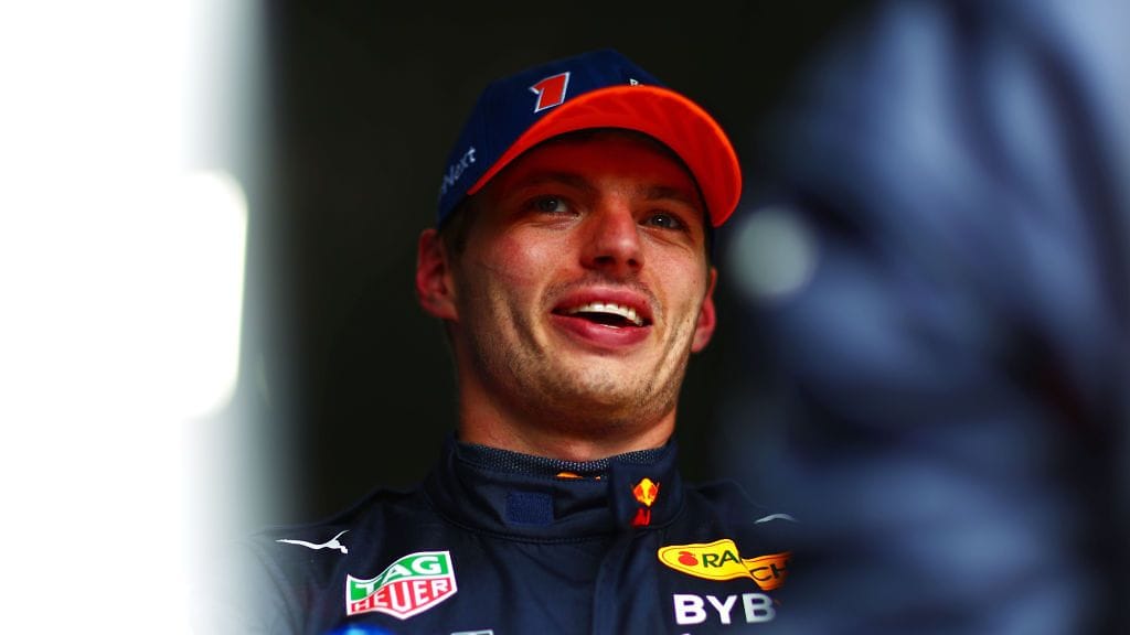 Max Verstappen näpäytti heti Lewis Hamiltonin kolaroinnista Fernando Alonson kanssa.