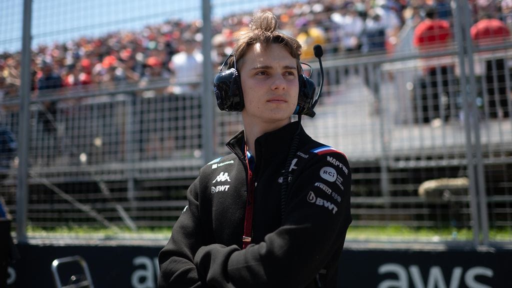 Oscar Piastri on joutunut F1-tallien hännänvedon keskelle.