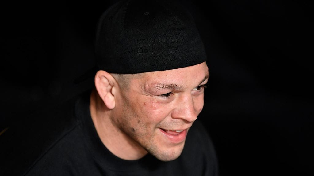 Nate Diaz pisti kannabissätkän savuamaan dopingtestaajan oltua hänen luonaan.