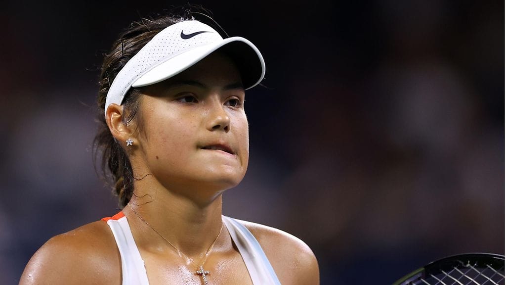 Emma Raducanun taival US Openissa päättyi jo avauskierroksella.