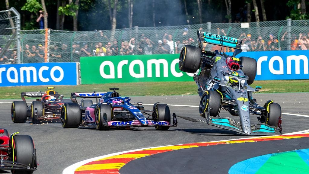 Tämä tilanne sai Fernando Alonson tuohtumaan Belgian GP:ssä.