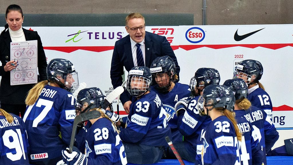 Suomi on vaikeuksissa MM-puolivälierässä Tshekkiä vastaan.