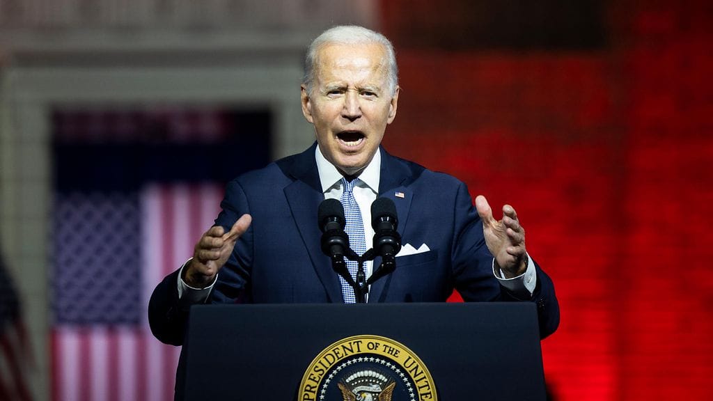 Yhdysvaltain presidentti Joe Biden tuomitsee Venäjän toiminnan.