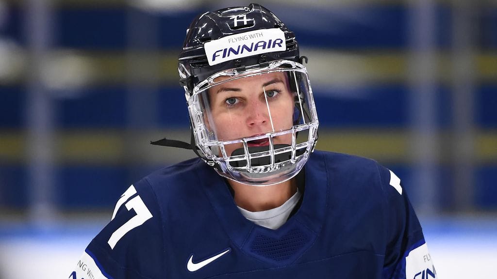 Susanna Tapani laukoi Suomen johtoon ensimmäisessä erässä.