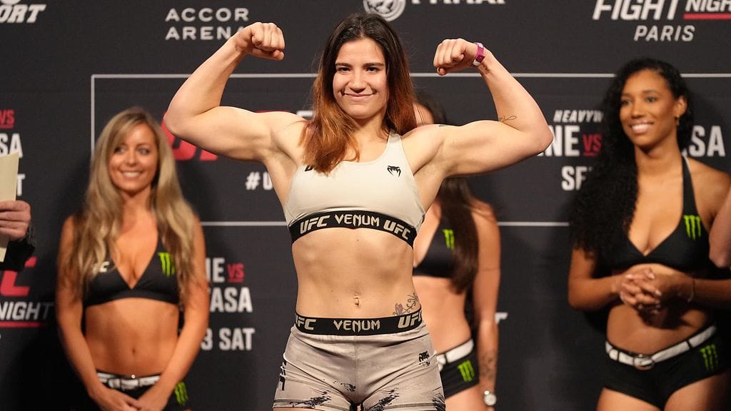 Ailin Perez esitteli myös hauislihaksiaan punnitustilaisuuden yhteydessä.