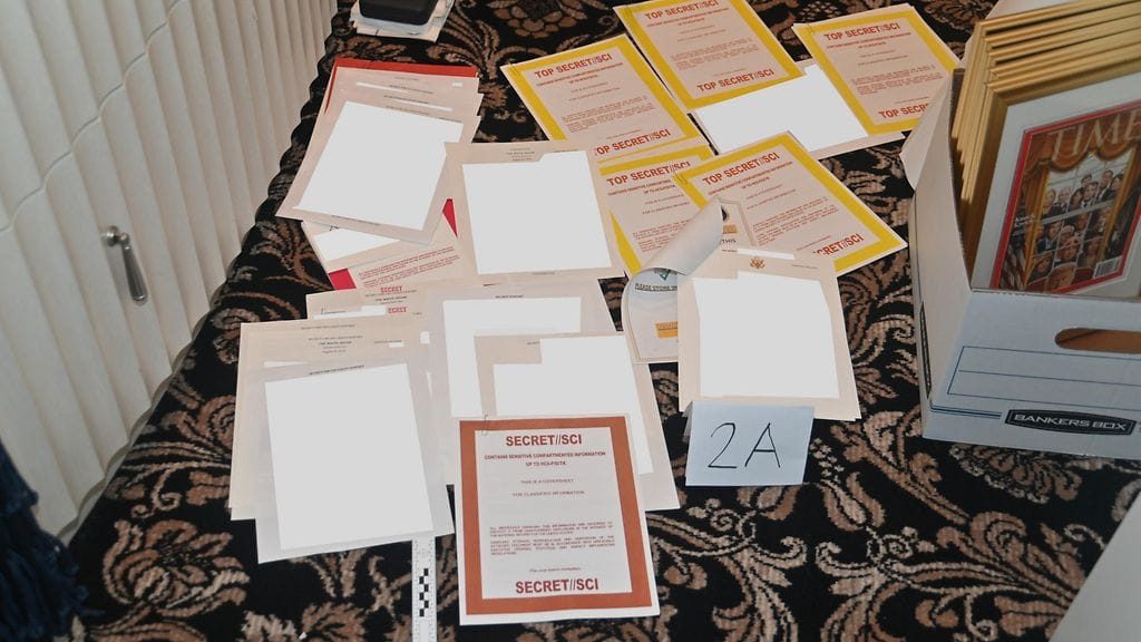 AOP Trumpin kartanosta takavarikoituja asiakirjoja