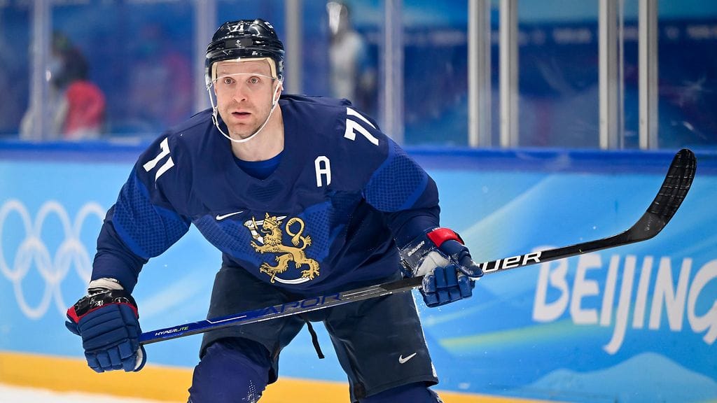 Leo Komarov oli voittamassa jääkiekon olympiakultaa Pekingissä helmikuussa.