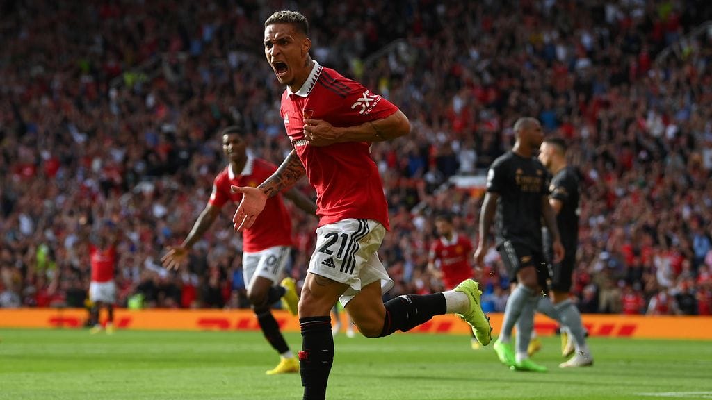 Antony huudatti Old Traffordia heti ensimmäisessä ottelussaan.