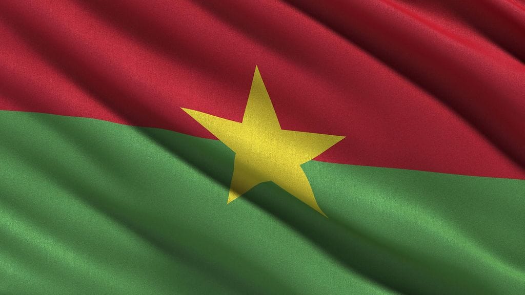 Länsi-Afrikan Burkina Fasossa 35 siviiliä on kuollut ja miltei 40 haavoittunut omatekoisen räjähteen räjähdettyä tarvikkeita kuljettaneessa saattueessa.