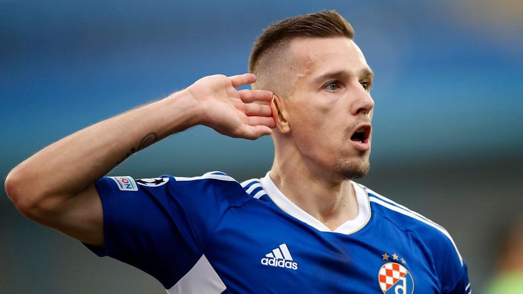 Mislav Orlic kuunteli mökää tehtyään Dinamo Zagrebin maalin Chelsean verkkoon.