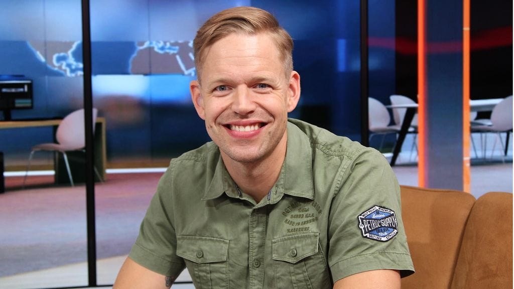 Rap-artisti Signmark viittoo TTK:n lentävät lauseet.