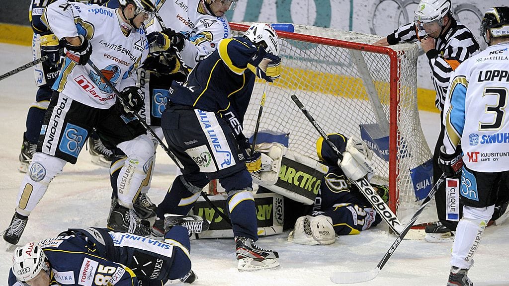Blues ja Pelicans iskevät yhteen semifinaaleissa.