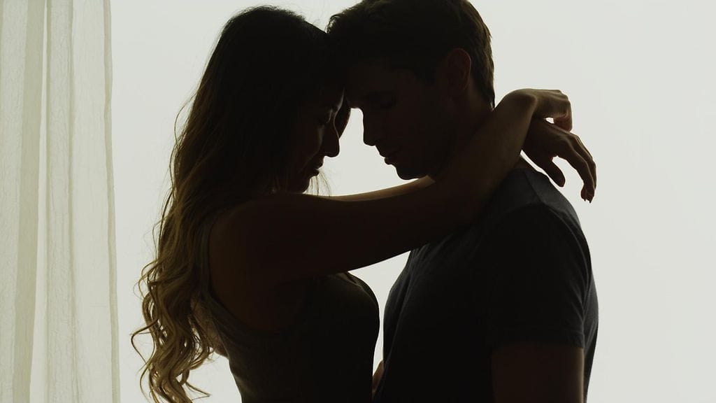 Vain kolmen minuutin fyysinen rasitus muutti miesten reaktiota eroottisiin sisältöihin. Kuvituskuva.