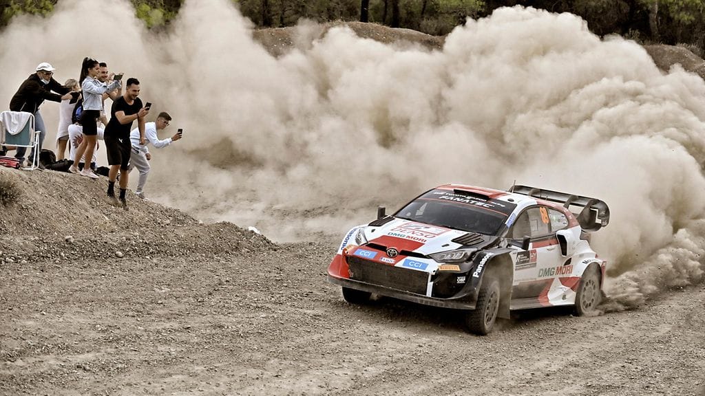 Kalle Rovanperällä oli nihkeää Kreikan MM-rallissa perjantaina.