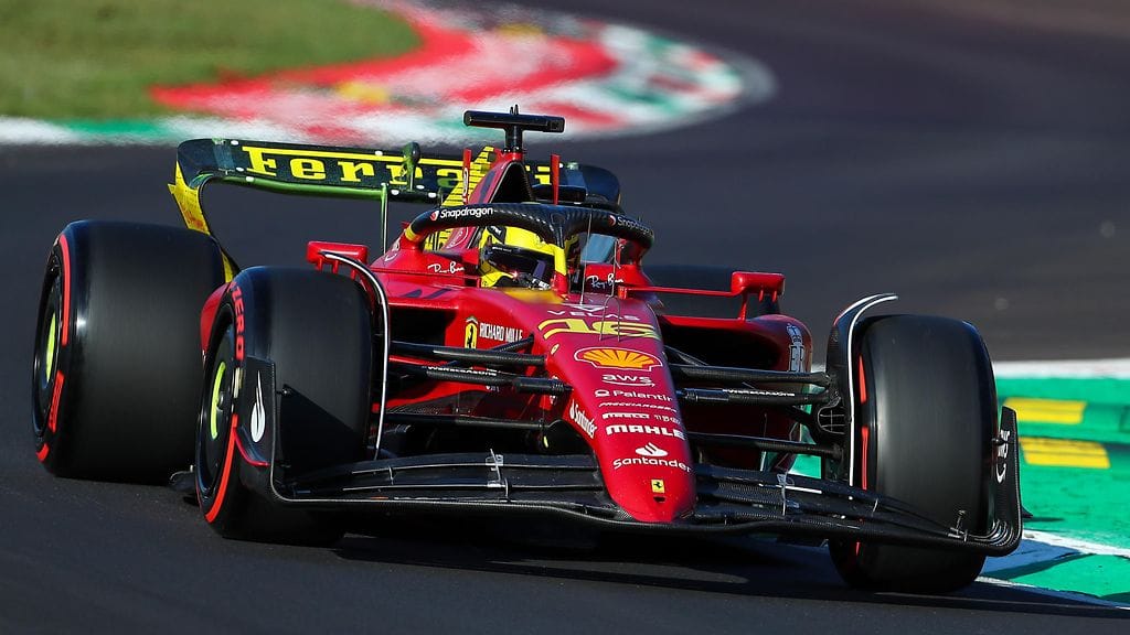 Charles Leclercilla on etulyöntiasema päivän aika-ajoihin.