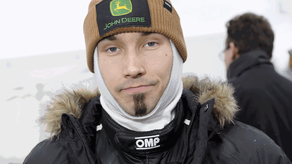 Jarkko Nikara avaa perjantaina teitä Ruotsin MM-rallissa.