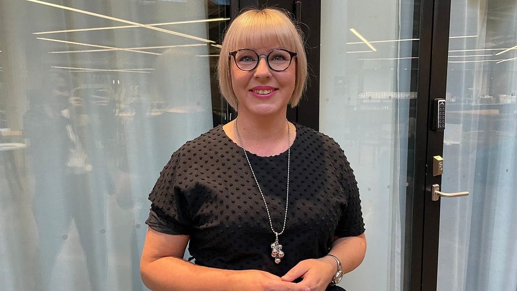 Aino-Kaisa Pekonen saapui TTK-lähetykseen.
