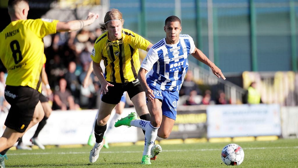 Anthony Olusanya teki HJK:n ratkaisumaalin Hongan verkkoon.