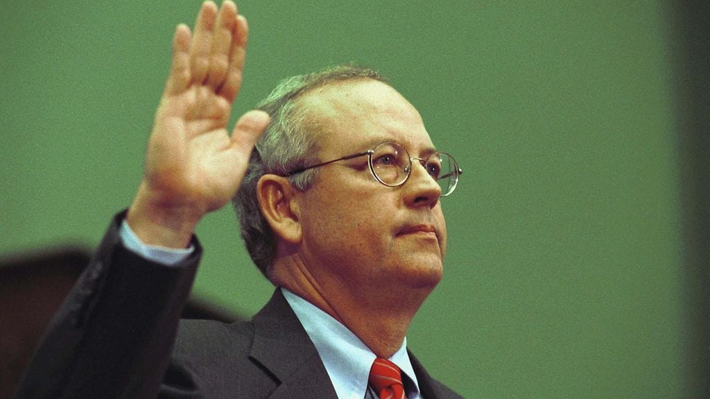 Kenneth Starr vuonna 1998.
