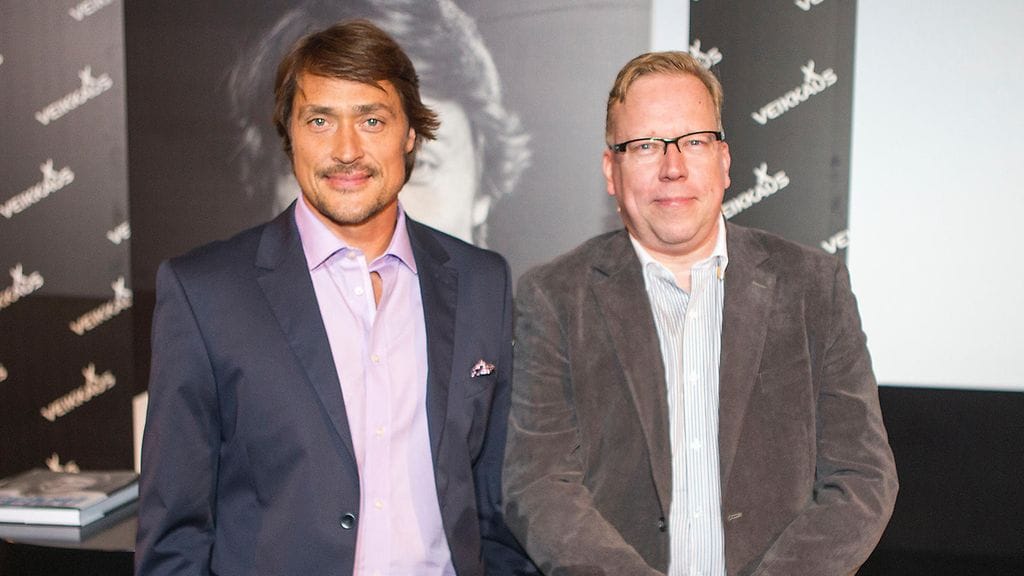 Teemu Selänne ja Ari Mennander ajautuivat talouskiistaan elämäkertaprojektin jälkeen.