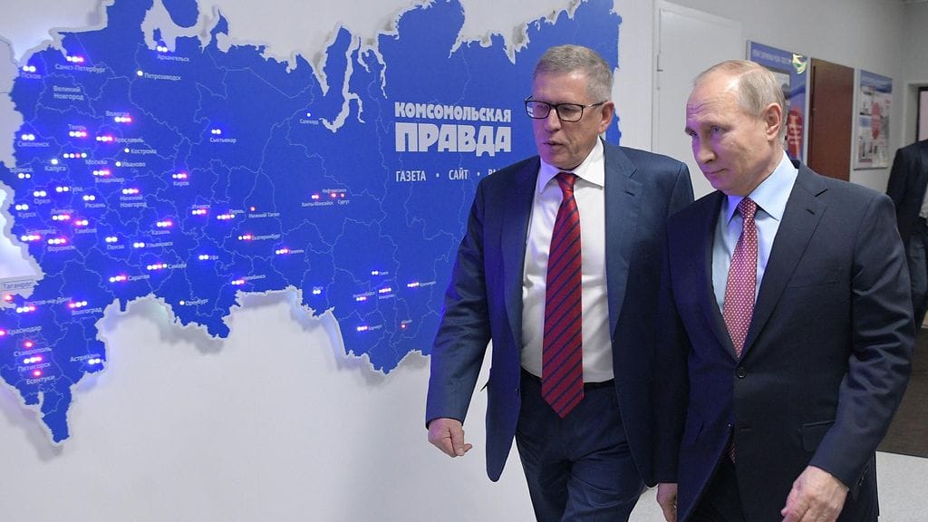 Venäjän suurimman päivälehden vastaava päätoimittaja Vladimir Sungorkin (vasemmalla) on kuollut. Hänet tunnettiin presidentti Vladimir Putinin linjan tukijana.