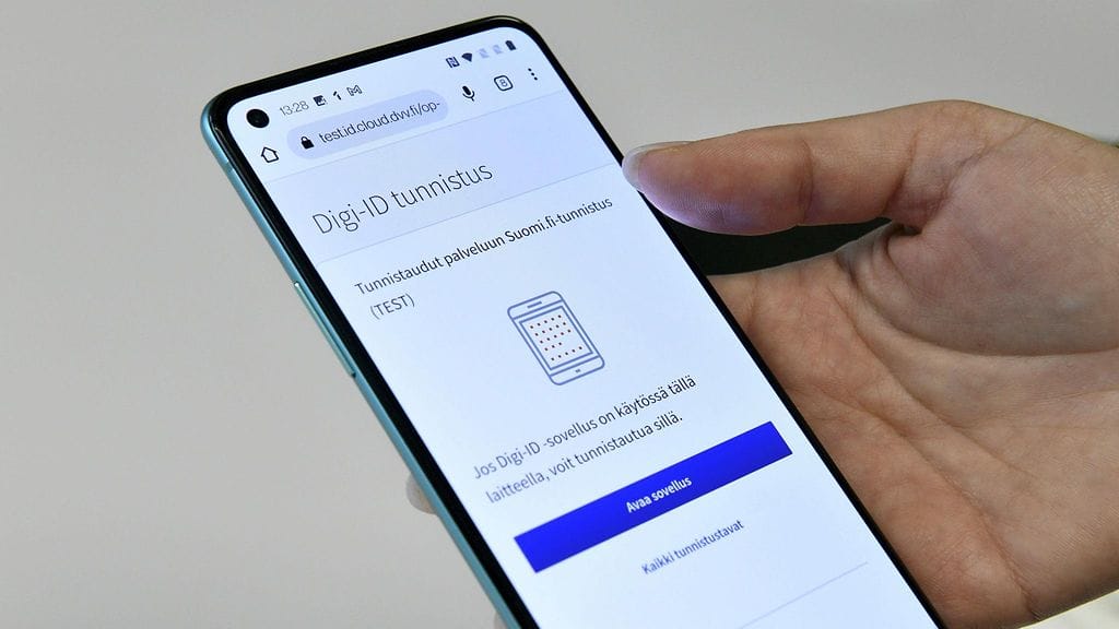 DigiID:llä tunnistautumista testiympäristössä Digi- ja väestötietoviraston tilaisuudessa, jossa esitetliin sähköistä henkilöllisyystodistusta ja tunnistautumista.