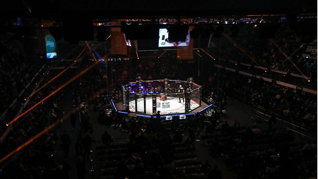 Puolalaisella vapaaottelijalla kiehui yli. Kuvituskuva.