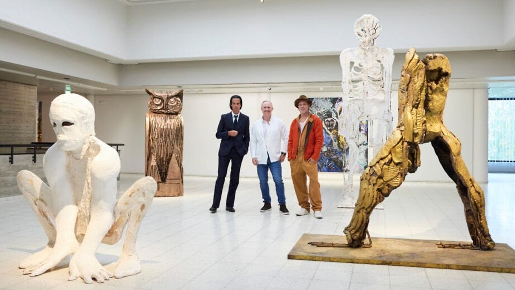 Thomas Houseago halusi kutsua näyttelyynsä osaksi läheiset taiteilijaystävät Brad Pittin ja Nick Caven.