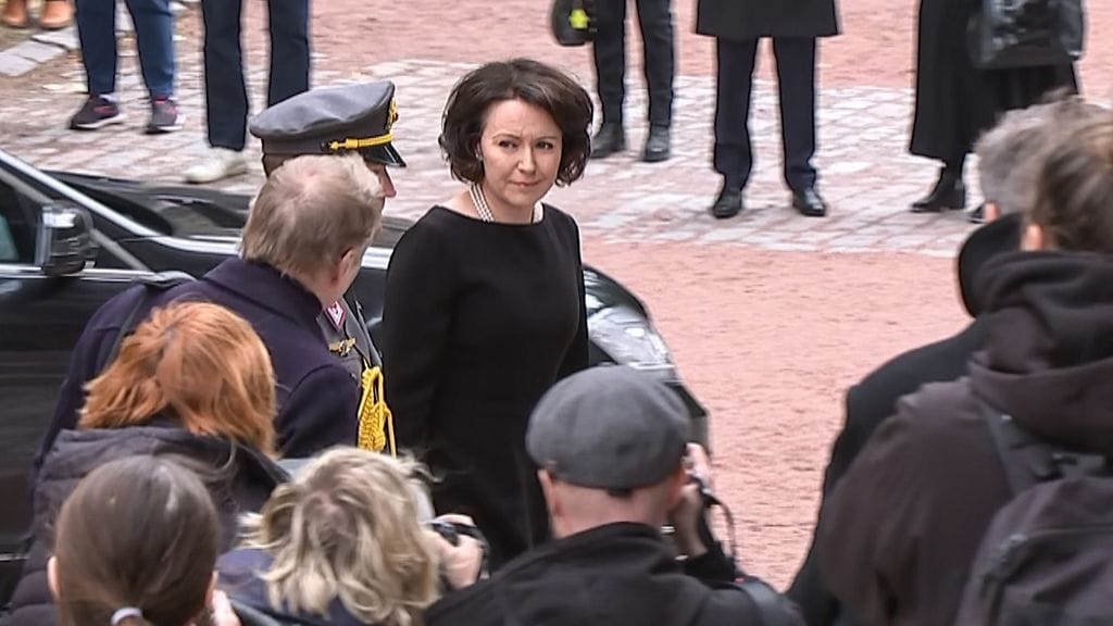 Jenni Haukio saapui Vesa-Matti Loirin siunaustilaisuuteen 20.9.2022.