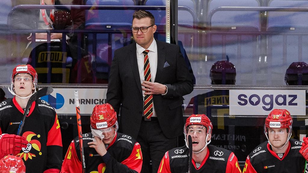 Janne Vuorinen on nähty urallaan muun muassa Jokerien KHL-joukkueen penkin takana.