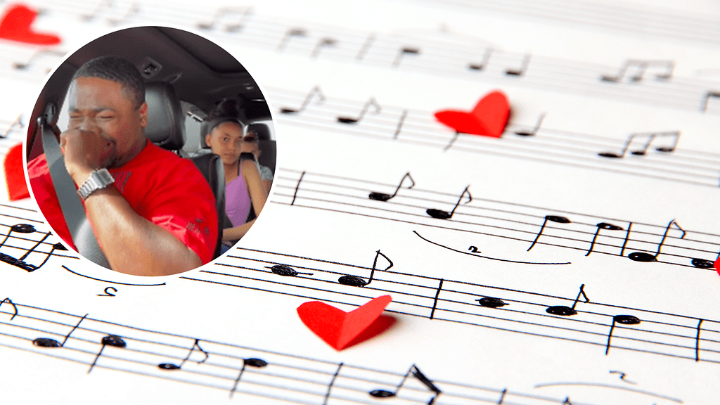 Aviomies liikuttui vaimoltaan saamasta lahjasta.