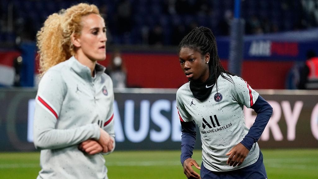 Aminata Dialloa (oik.) epäillään Kheira Hamraouin pahoinpitelyn järjestämisestä.