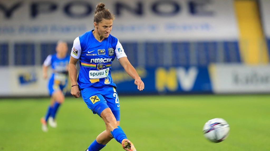 St. Pöltenin Mateja Zver laukoi ottelun ainoan maalin.