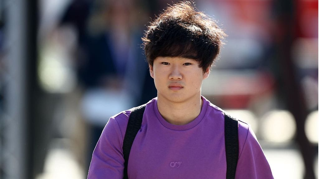 Yuki Tsunoda, 22, jatkaa F1-talli AlphaTaurin kisakuljettajana myös ensi kaudella.