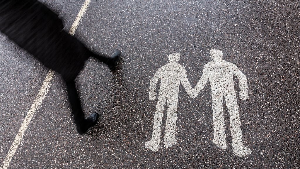 Vakavia vammoja saanut jalankulkija toimitettiin sairaalaan jatkohoitoon. Toisen jalankulkijan vammat olivat lievemmät.