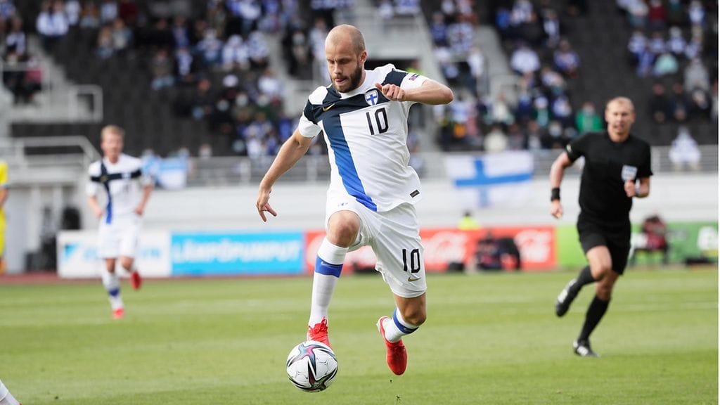 Teemu Pukki viimeisteli Suomen 1-0-osuman Romanian verkkoon.