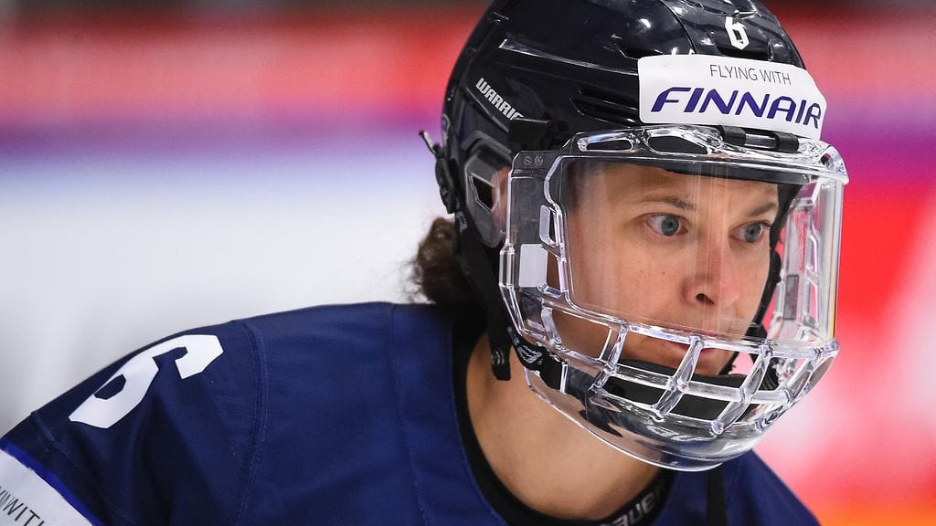 Jenni Hiirikoski rikkoi ensimmäisenä puolustajana 300:n tehopisteen rajan.