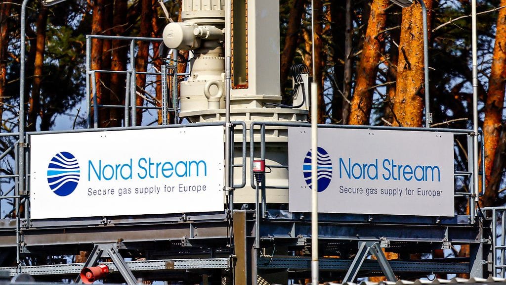Nord Stream -putket kulkevat Itämeressä 28–210 metrin syvyydessä. Kuvassa maan pinnalla olevia osia.