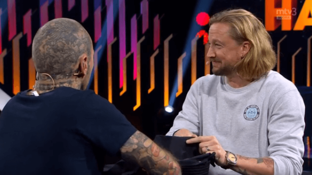 Tänään soolodebyyttialbuminsa julkaissut Samu Haber haastettiin posselaisten toimesta eriskummallisiin kaksintaistoihin.