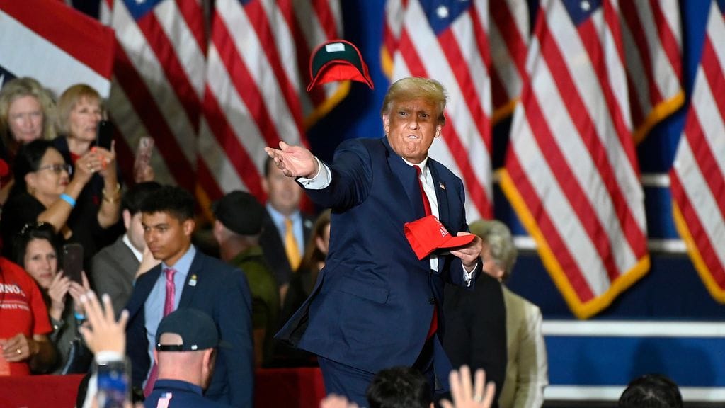 Ex-presidentti syyttää uutiskanavaa "herjauskampanjasta" häntä kohtaan.