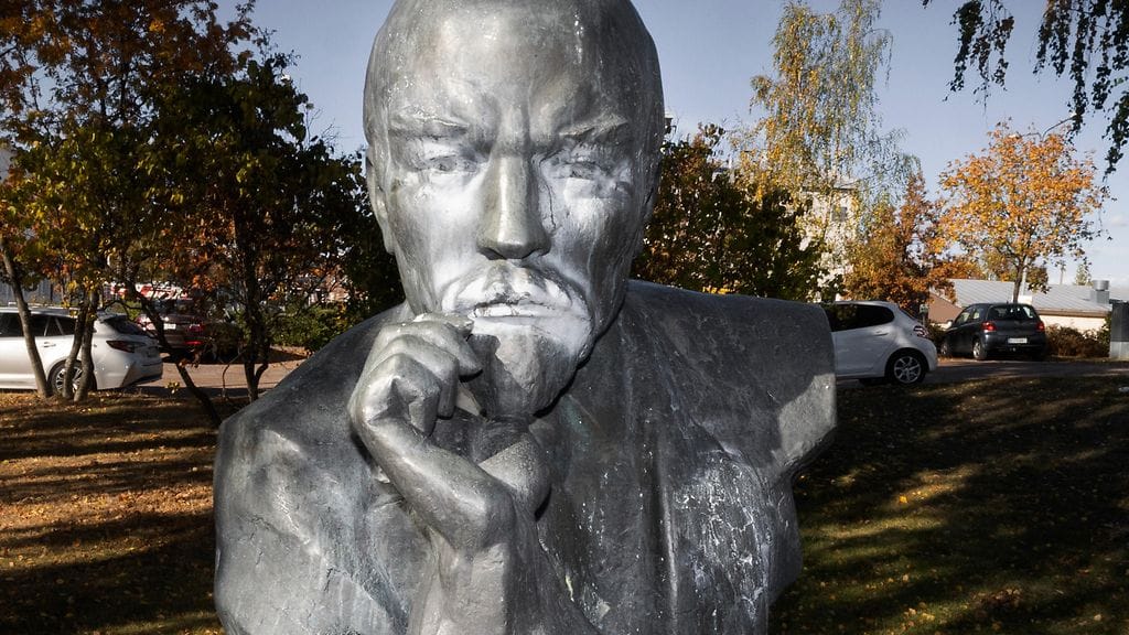 Kotkassa sijaitseva Leninin patsas poistettiin katukuvasta