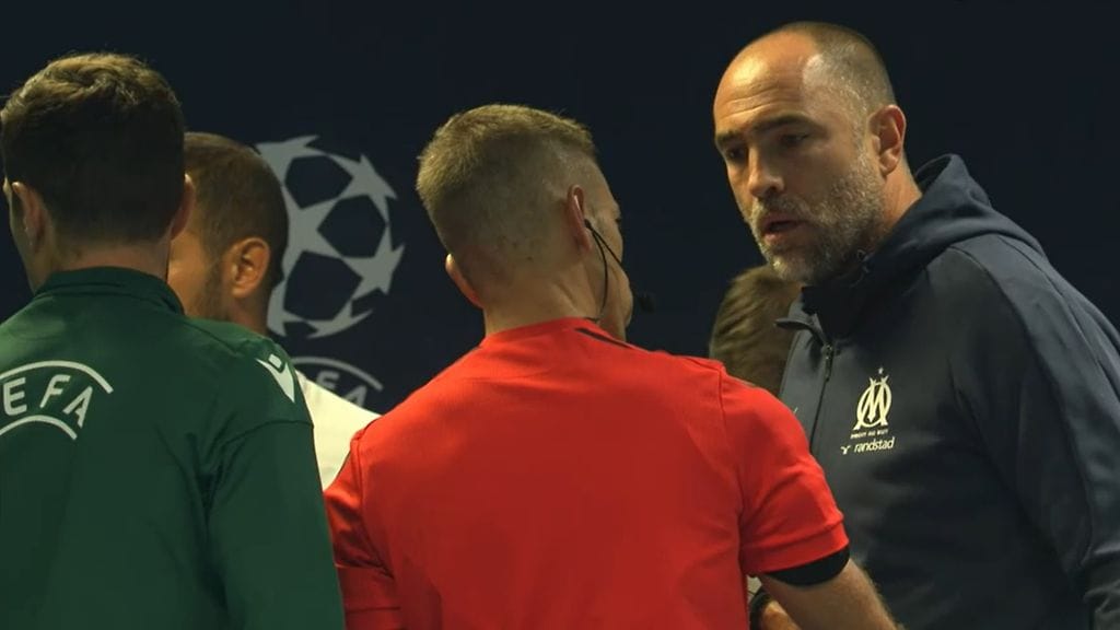 Marseillen päävalmentaja Igor Tudor kävi lämpöisenä pukukoppikäytävällä.