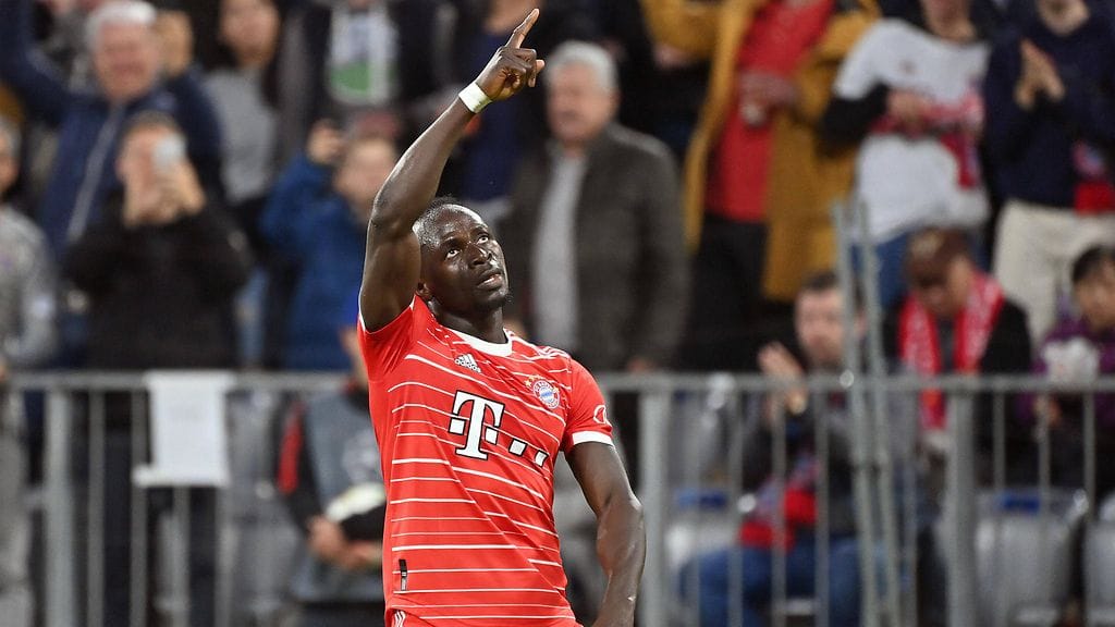Sadio Mané taituroi Bayern Münchenille näyttävän maalin Viktoria Plzeniä vastaan.