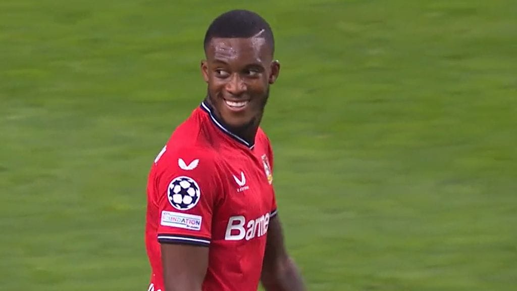 Callum Hudson-Odoin viimeistelemä Bayer Leverkusenin maali hylättiin.