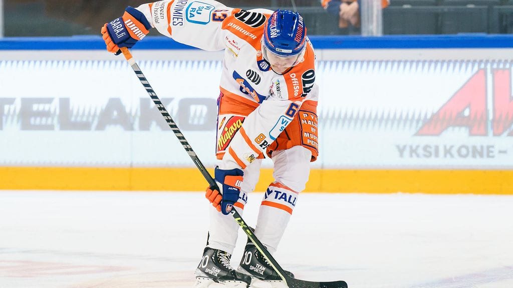 Joni Tuulola laukoo Tapparan 1-0-johtoon