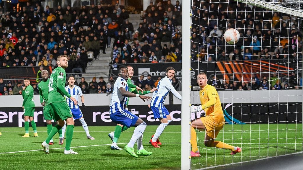 Perparim Hetemaj puski HJK:n 1-1-tasoituksen Ludogoretsin verkkoon.