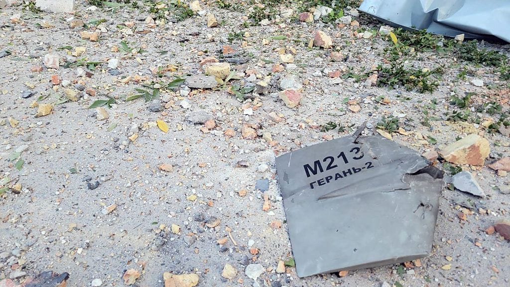 Ukrainan armeijan julkaisema kuva, jossa väitetään näkyvän alasammutun iranilaisvalmisteisen lennokin pala.