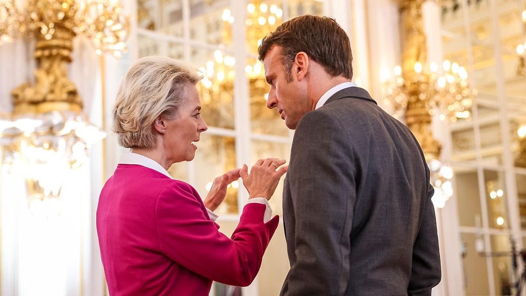 Der Leyen ja Macron.